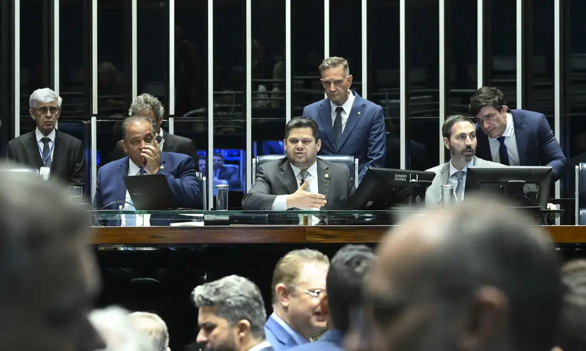 Senado aprova projeto que reduz penas para condenados pelos atos de 8 de janeiro