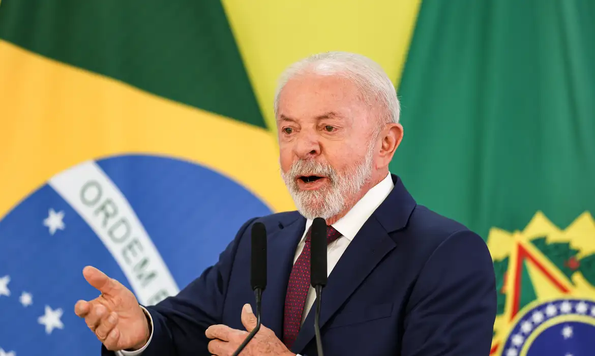 Lula afirma que privatização dos Correios está fora de questão