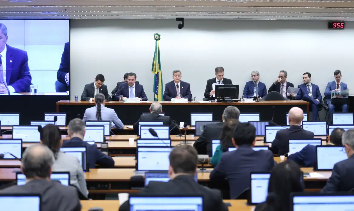 Comissão Mista de Orçamento aprova proposta para 2026