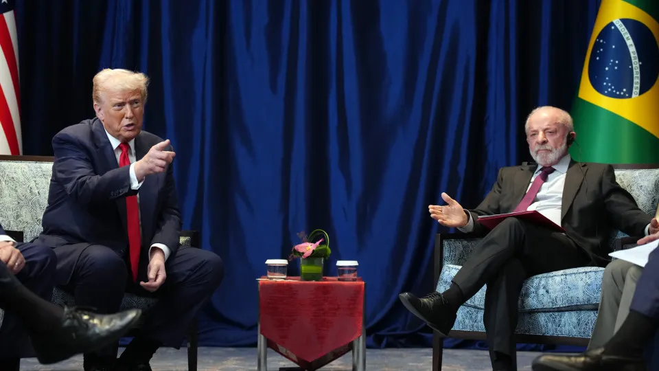 Trump elogia parceria com Lula e discute sanções e comércio