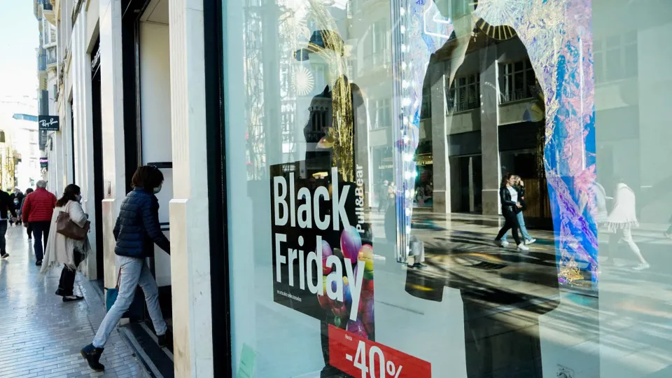 Estudo revela que 64% dos brasileiros devem gastar acima de R$ 500 na Black Friday 2025