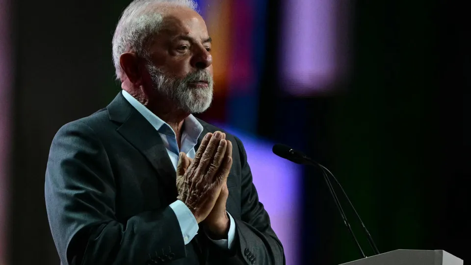 Lula comemora retirada de sobretaxa dos EUA, mas pede mais avanços