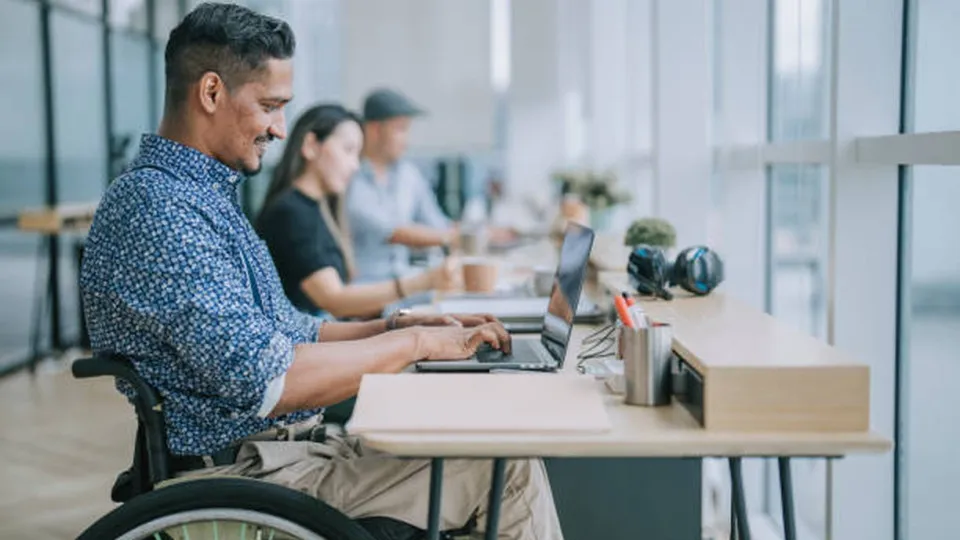 Governo de SP forma equipe de PcDs para digitalização de documentos