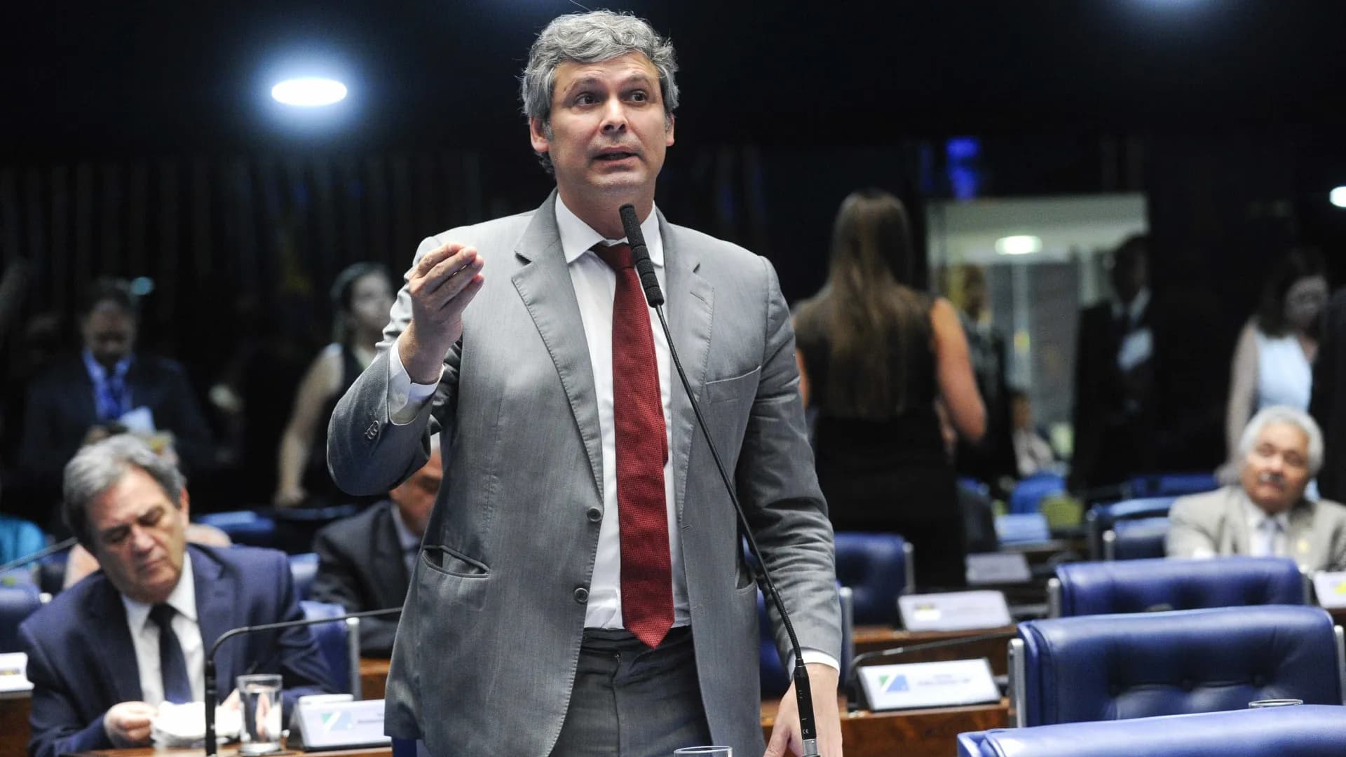 Líder do PT critica Hugo Motta e pede sua saída da presidência da Câmara