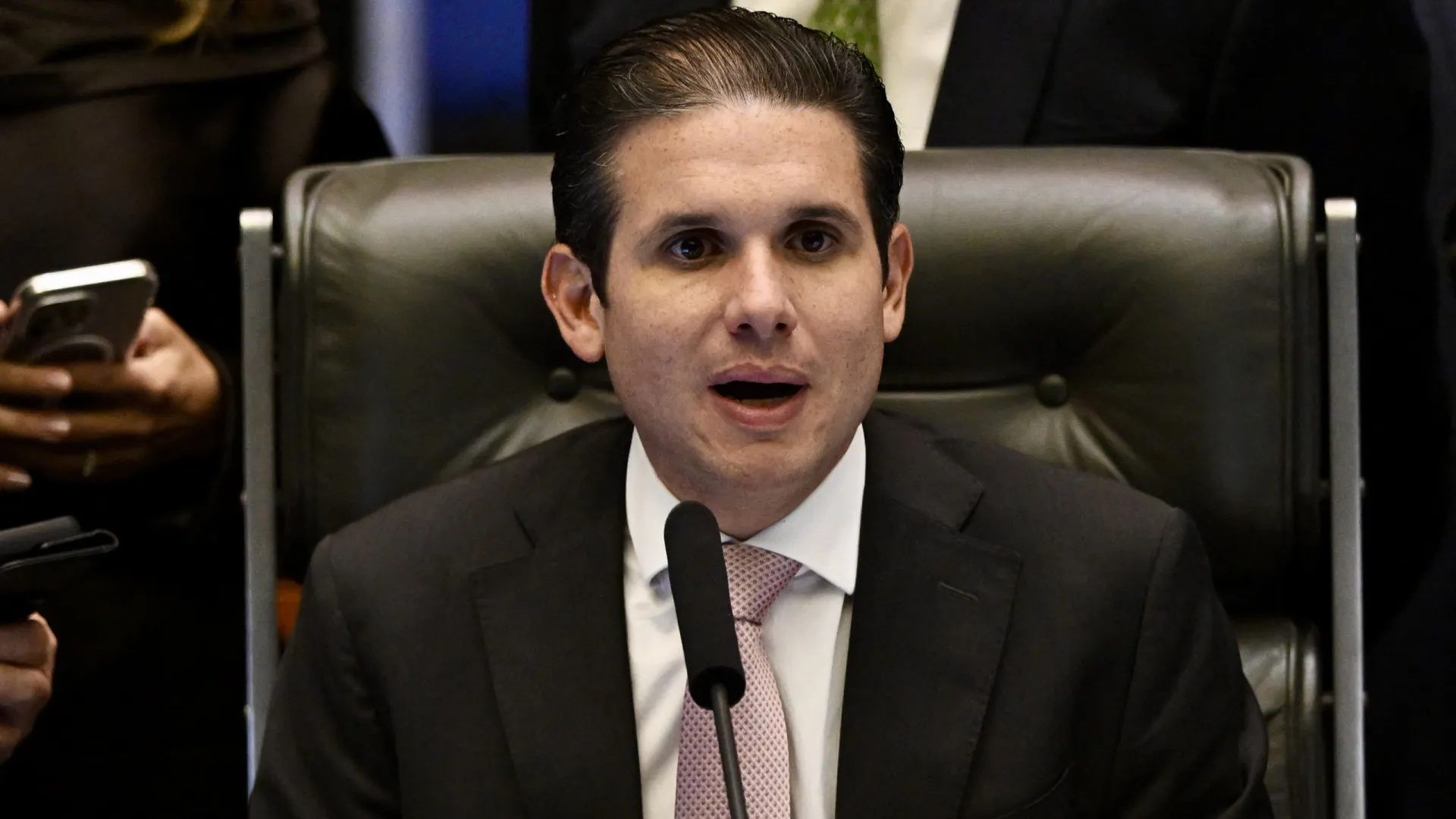 Hugo Motta anuncia votação sobre perda de mandato de deputados