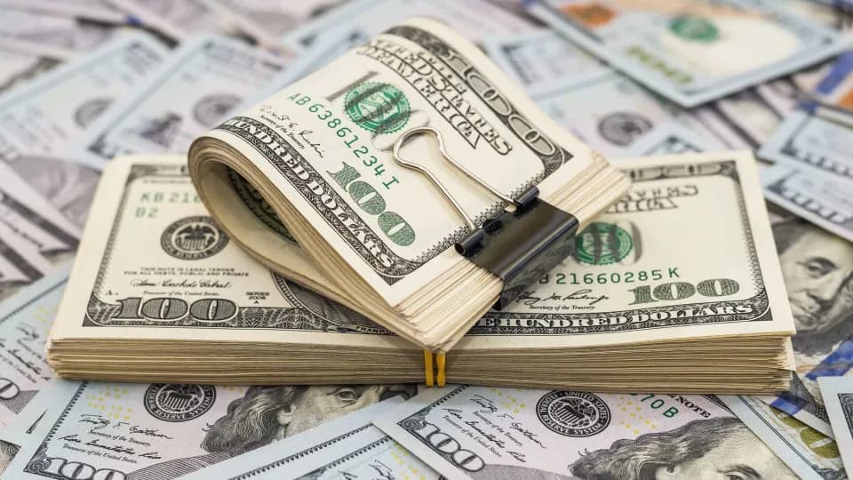 Dólar encerra dia estável e Bolsa registra queda após fim da paralisação nos EUA