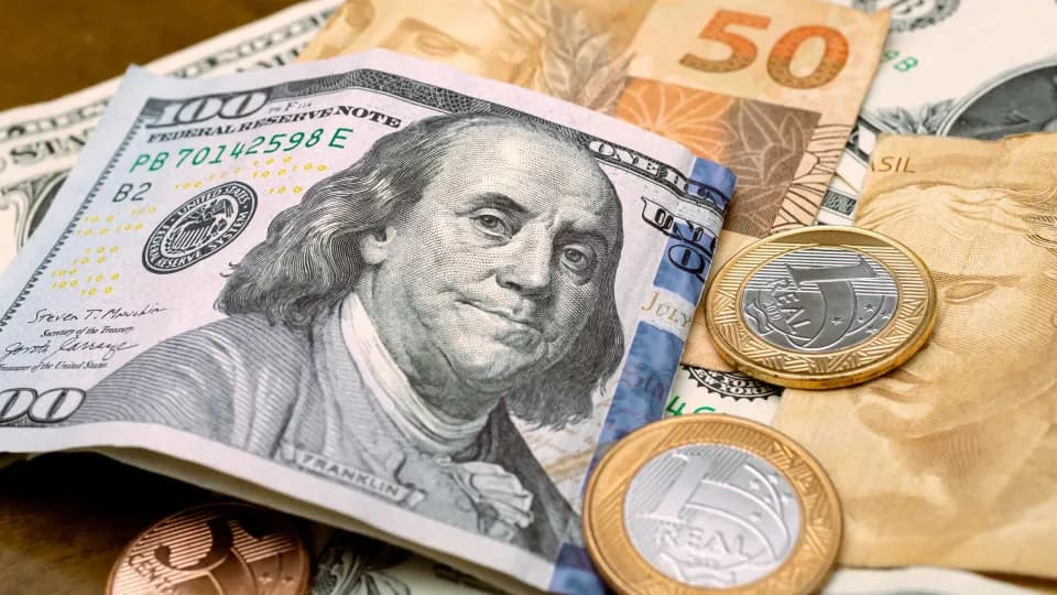 Dólar encerra o dia a R$ 5,27, nível mais baixo desde junho de 2024, enquanto Bolsa atinge 12º recorde consecutivo