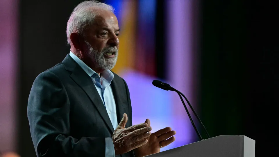 Lula assina decreto que limita taxas em vale-alimentação e refeição