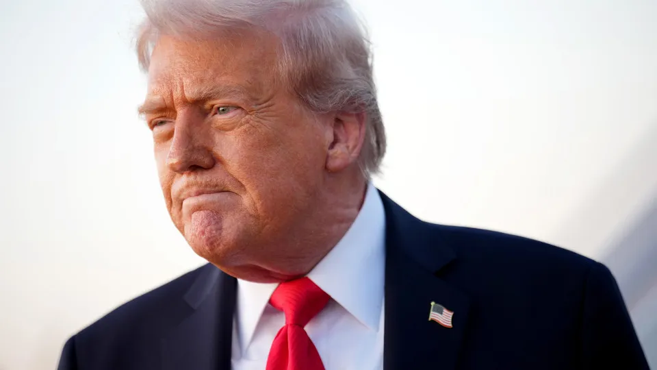 Trump anuncia pagamento de US$ 2.000 a americanos em resposta a tarifas