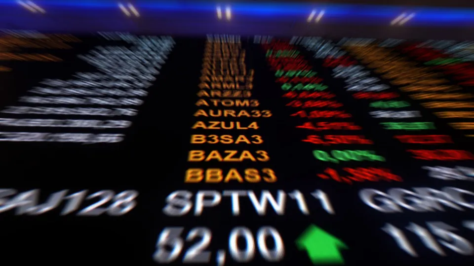 Bolsa de Valores atinge novo recorde e dólar registra queda