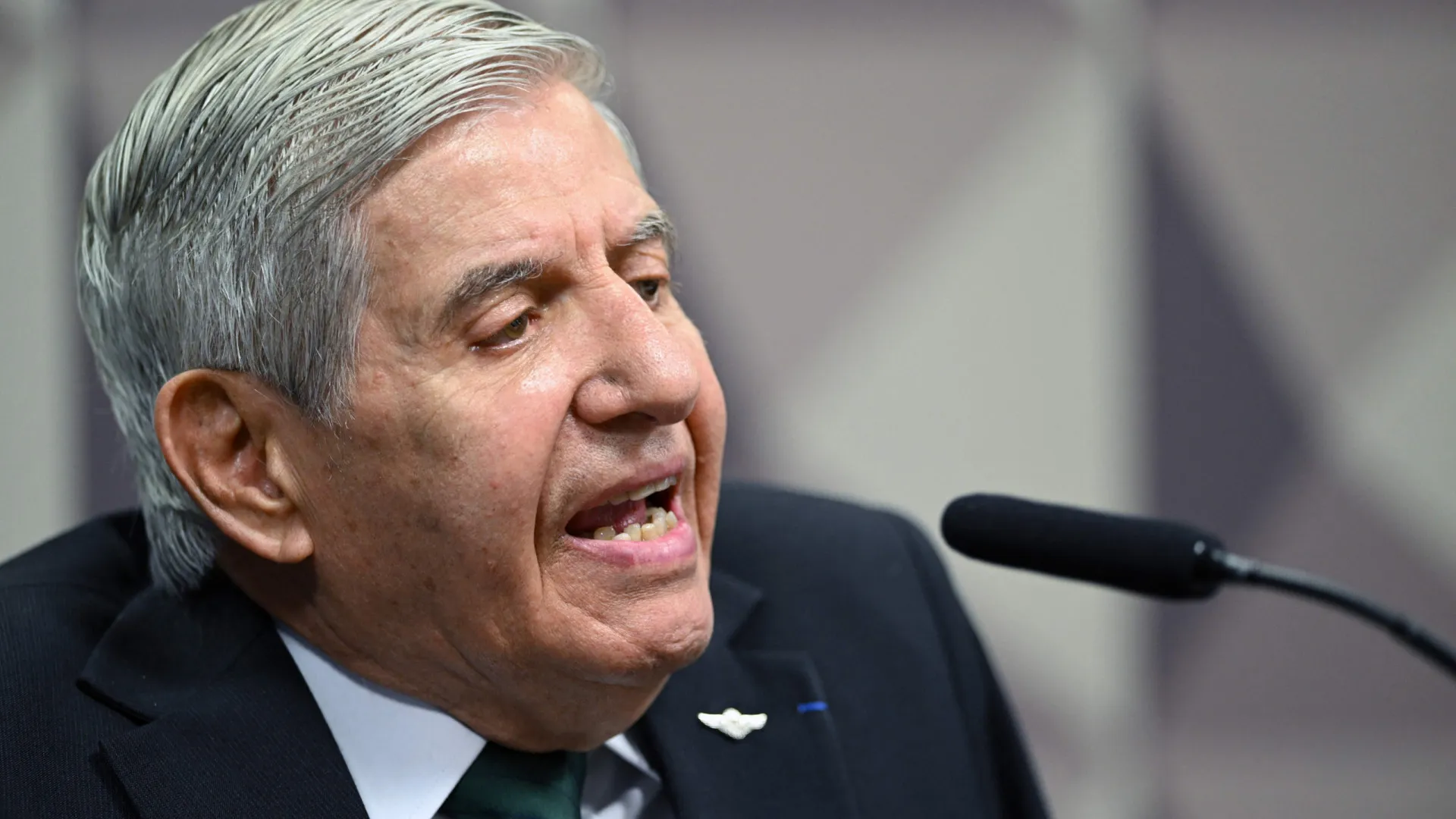 STF exige defesa de Augusto Heleno sobre diagnóstico de Alzheimer