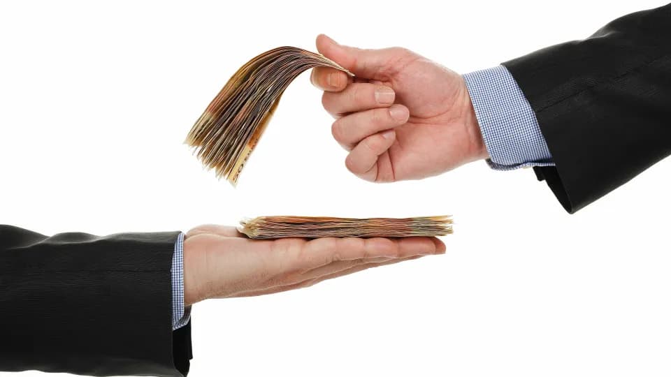 Primeira parcela do 13º salário deve ser paga até 28 de novembro; confira detalhes