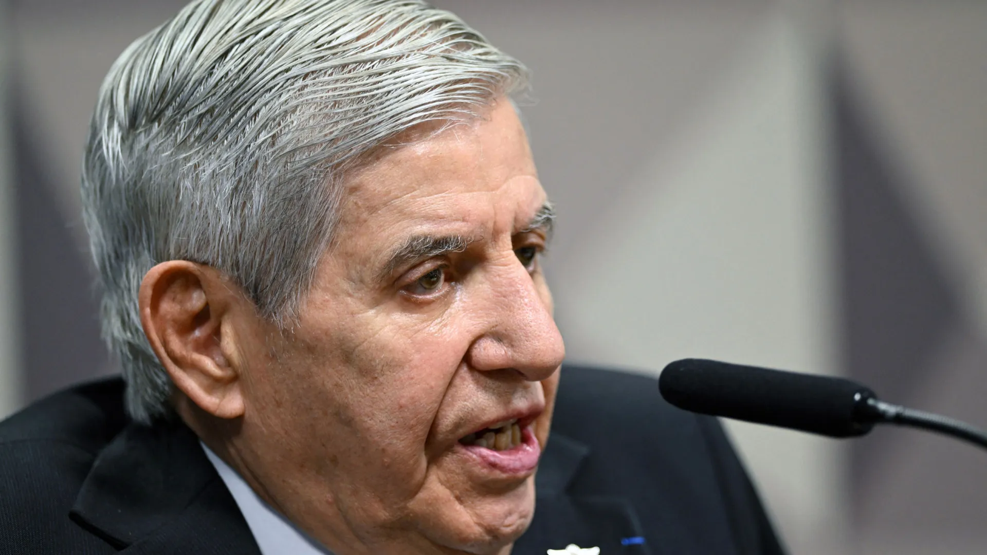 Augusto Heleno revela diagnóstico de Alzheimer ao Exército