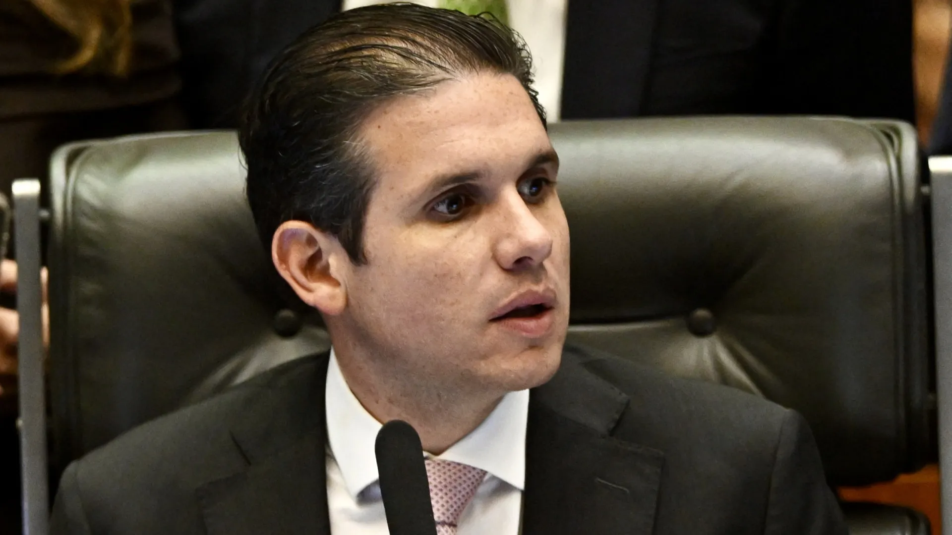 TCU arquiva denúncia contra Hugo Motta por irregularidades em contratações