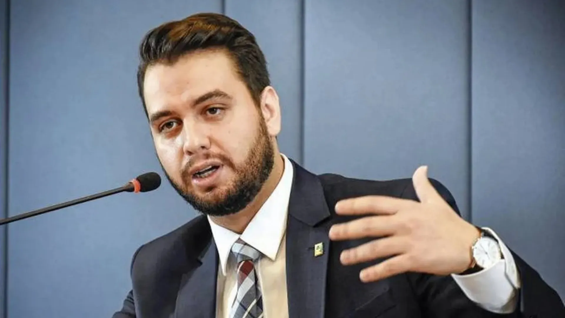 Filipe Martins, ex-assessor de Bolsonaro, inicia vaquinha para custear defesa nos EUA