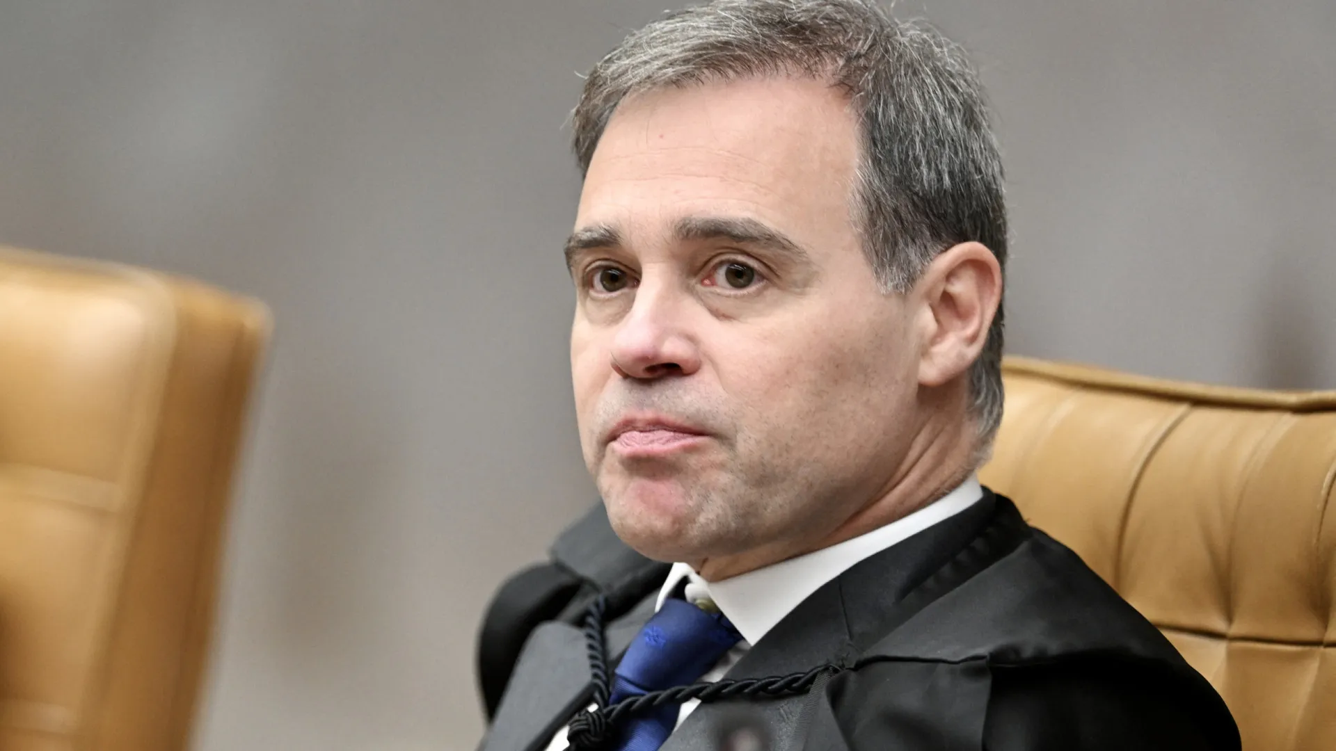 Ministro André Mendonça Suspende Julgamento de Governador de Roraima Após Contrato com Seu Instituto