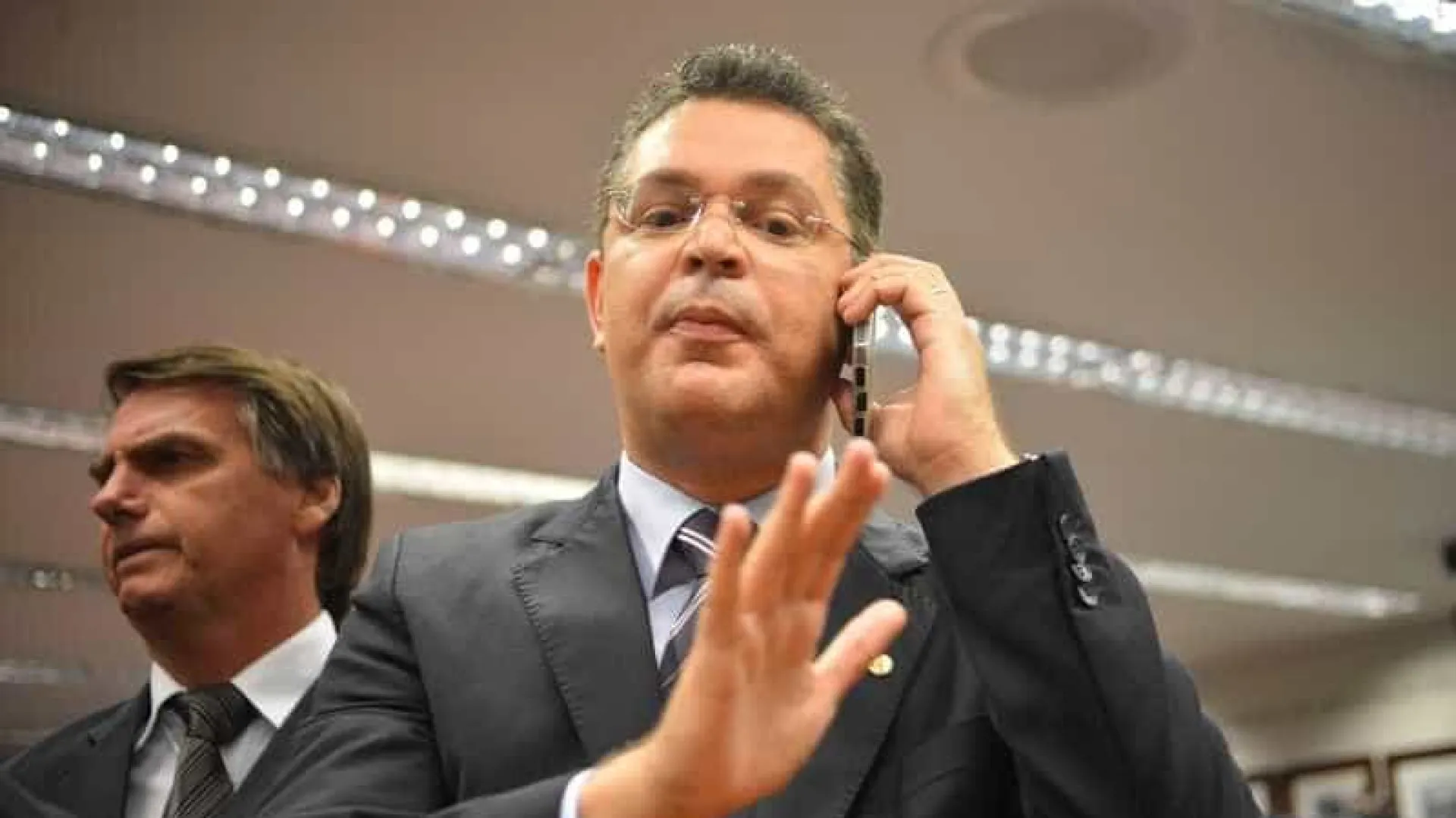 Sóstenes Cavalcante defende origem de R$ 430 mil em dinheiro vivo encontrado pela PF