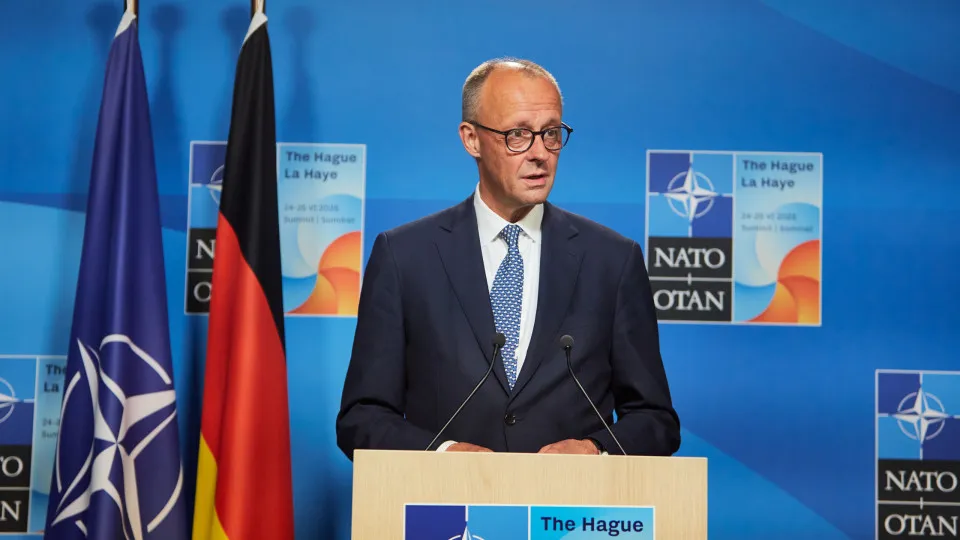 Chanceler da Alemanha busca reunião com Trump em Davos para evitar tensões