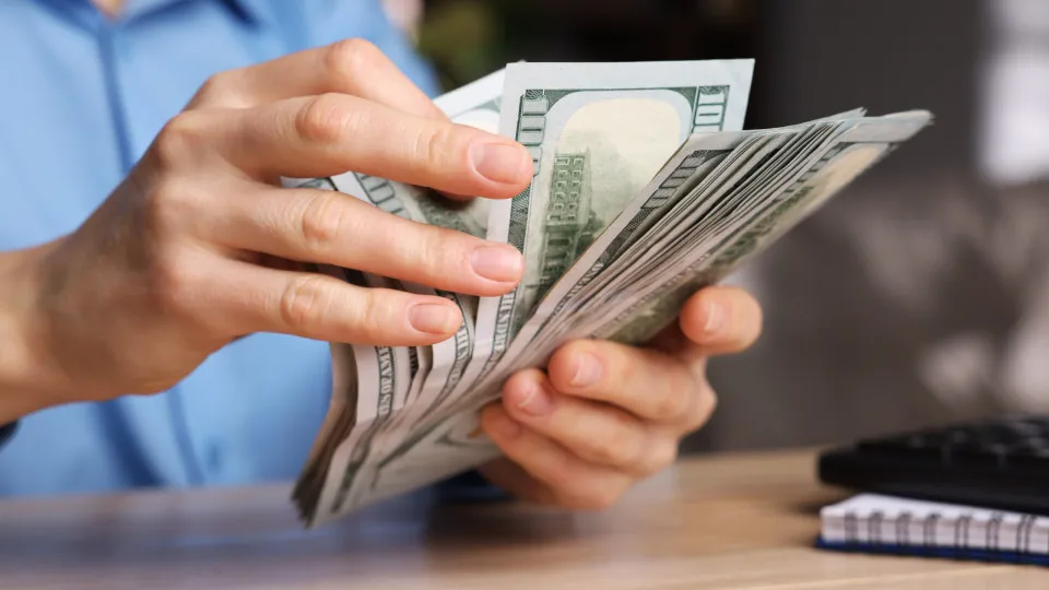 Projeção do Dólar se Mantém em R$ 5,50 até Fim de 2026, Indica Relatório Focus