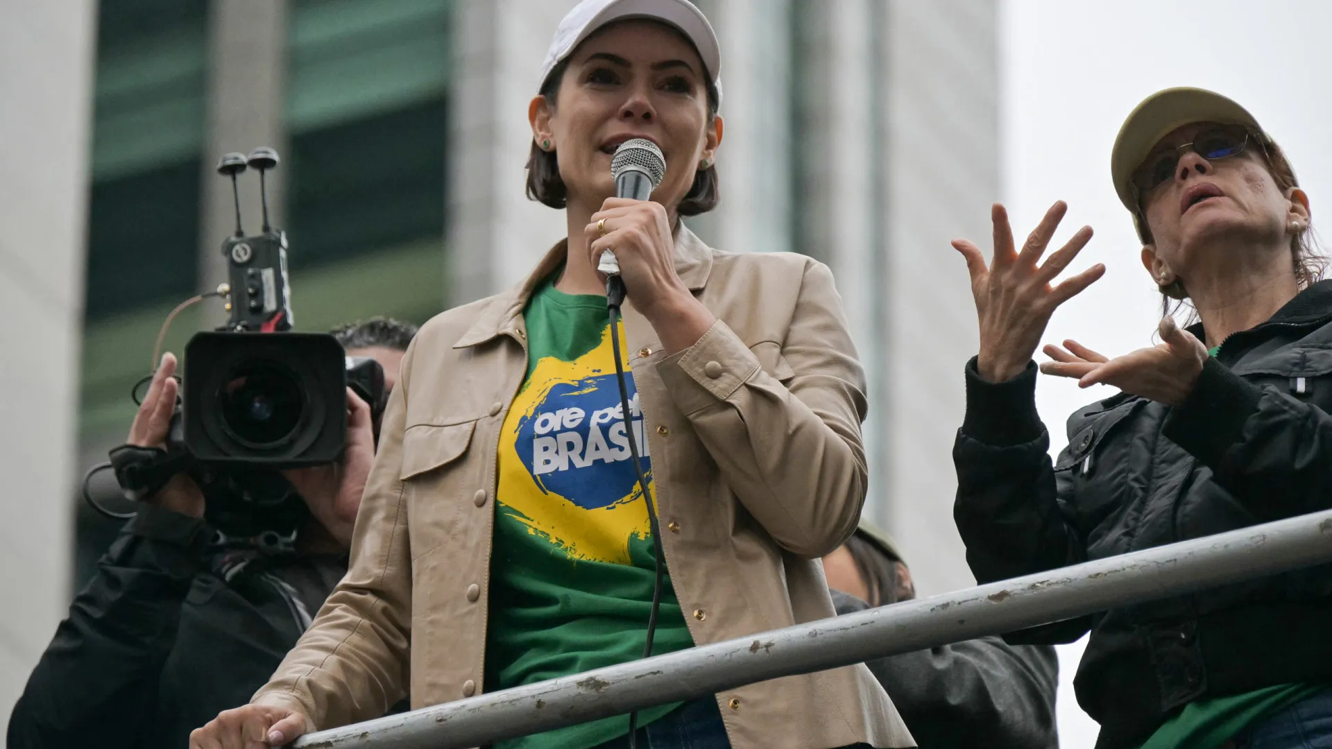 Filhos de Bolsonaro entram em rota de colisão com Michelle na corrida pela sucessão