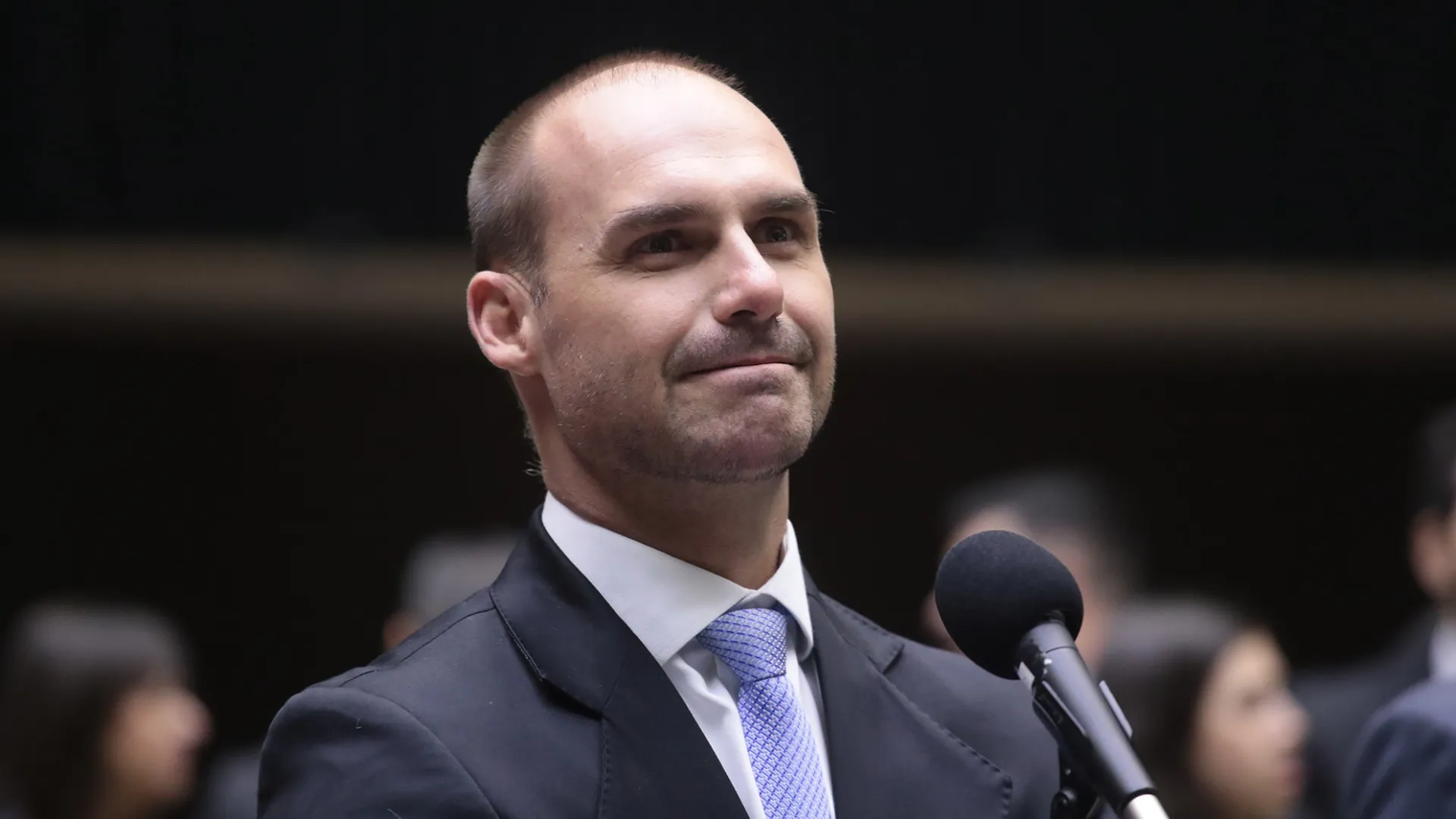 Eduardo Bolsonaro afirma que Tarcísio não pode se opor a Flávio na corrida presidencial
