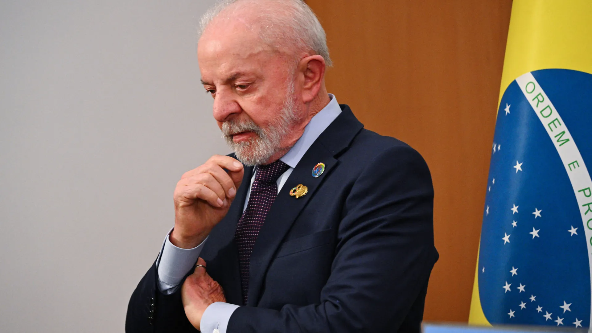 Lula critica Donald Trump e destaca a importância do contato humano na política