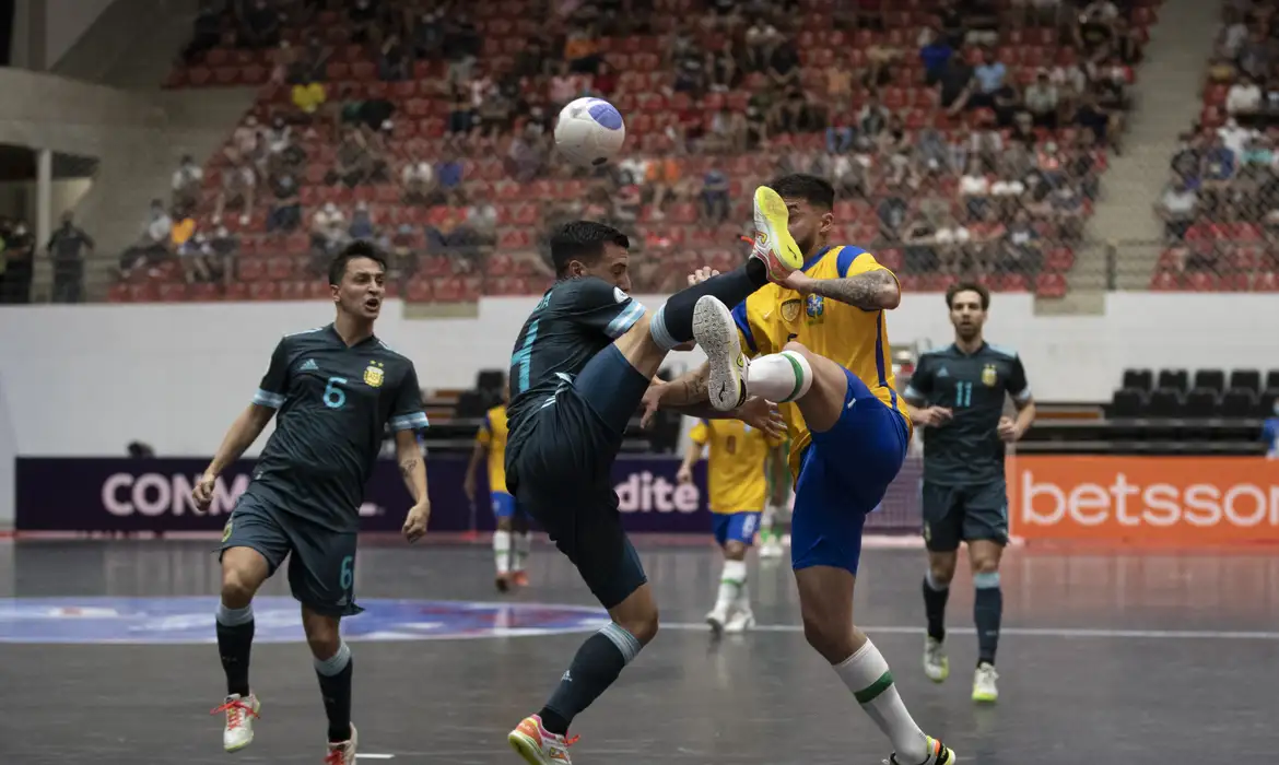 Brasil e Argentina se enfrentam na final da Copa América de Futsal