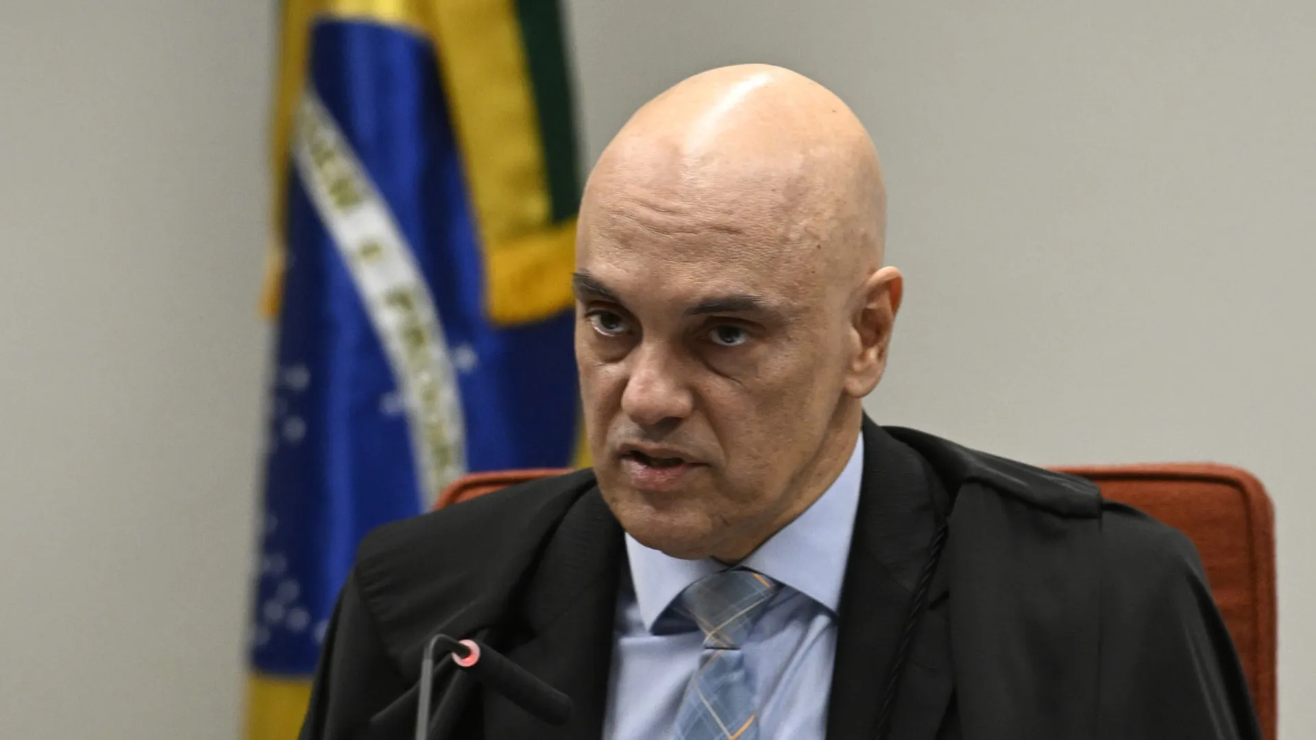 STF reduz pena de Roberto Jefferson, mas mantém prisão domiciliar